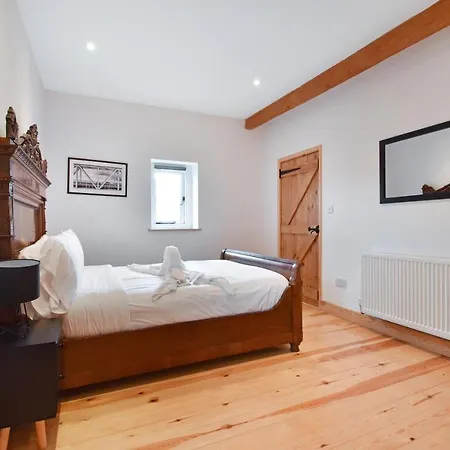 5 Bed Barn Conversion - With Private Hot Tub Birchington-on-Sea Exterior photo