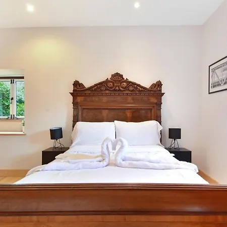 5 Bed Barn Conversion - With Private Hot Tub Birchington-on-Sea Exterior photo