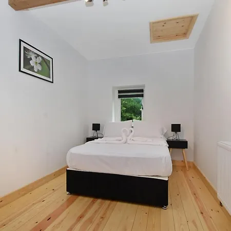 5 Bed Barn Conversion - With Private Hot Tub Birchington-on-Sea Exterior photo
