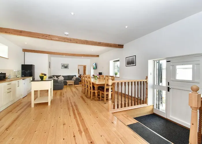5 Bed Barn Conversion - With Private Hot Tub