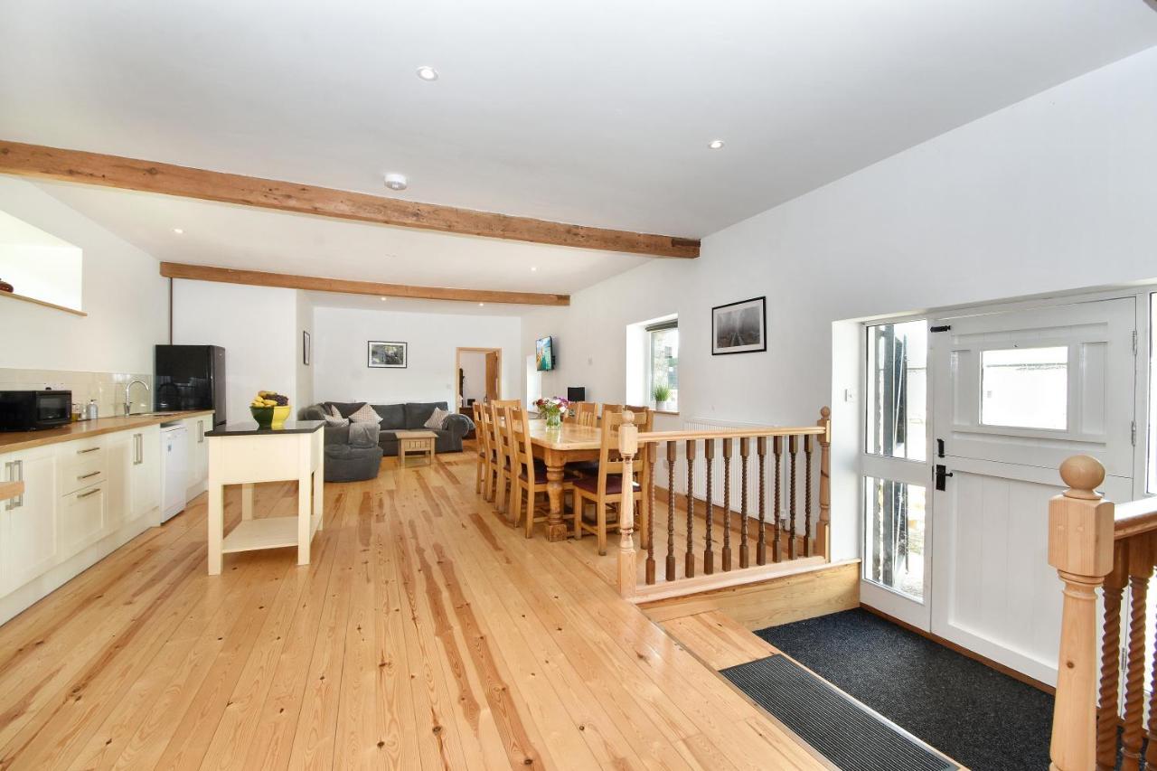 Holiday home 5 Bed Barn Conversion - With Private Hot Tub