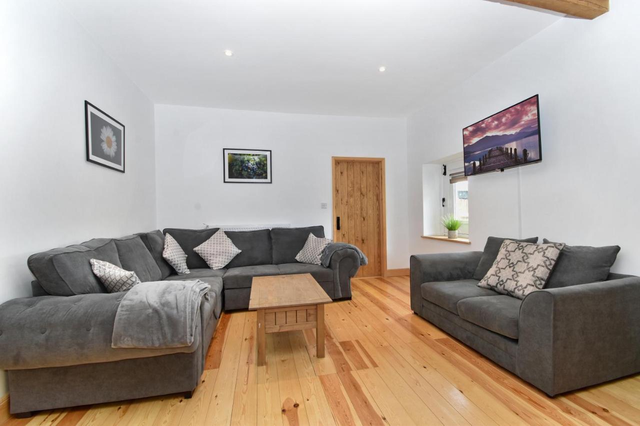 5 Bed Barn Conversion - With Private Hot Tub Holiday home