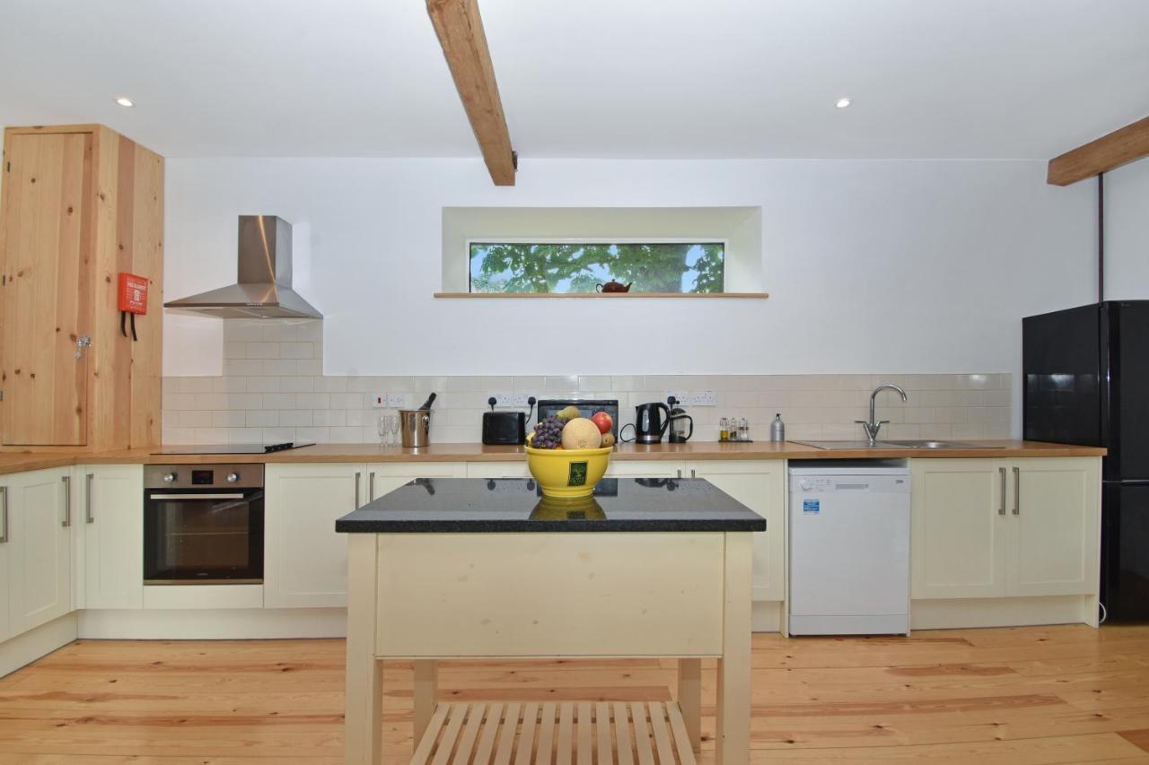 5 Bed Barn Conversion - With Private Hot Tub Holiday home Birchington-on-Sea