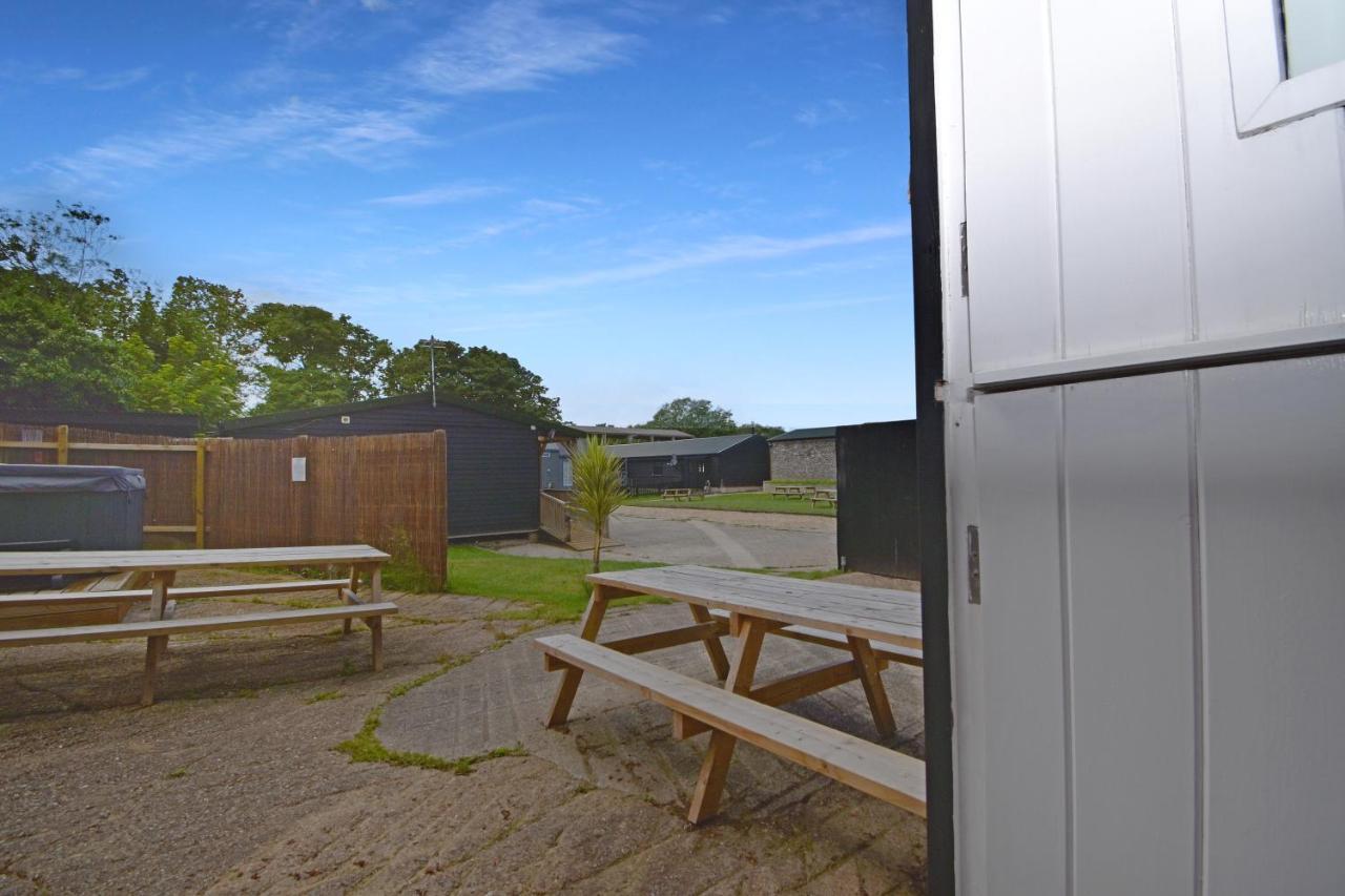Holiday home 5 Bed Barn Conversion - With Private Hot Tub *