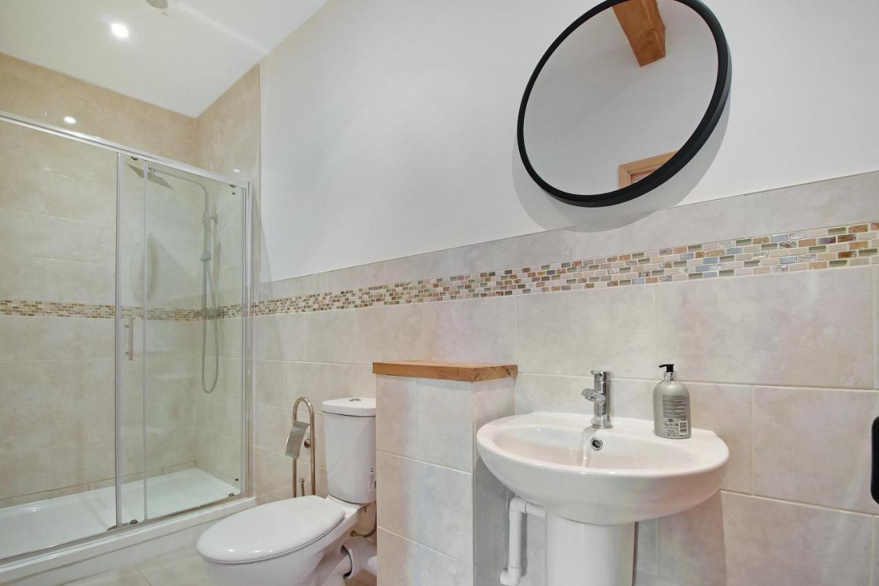Holiday home 5 Bed Barn Conversion - With Private Hot Tub