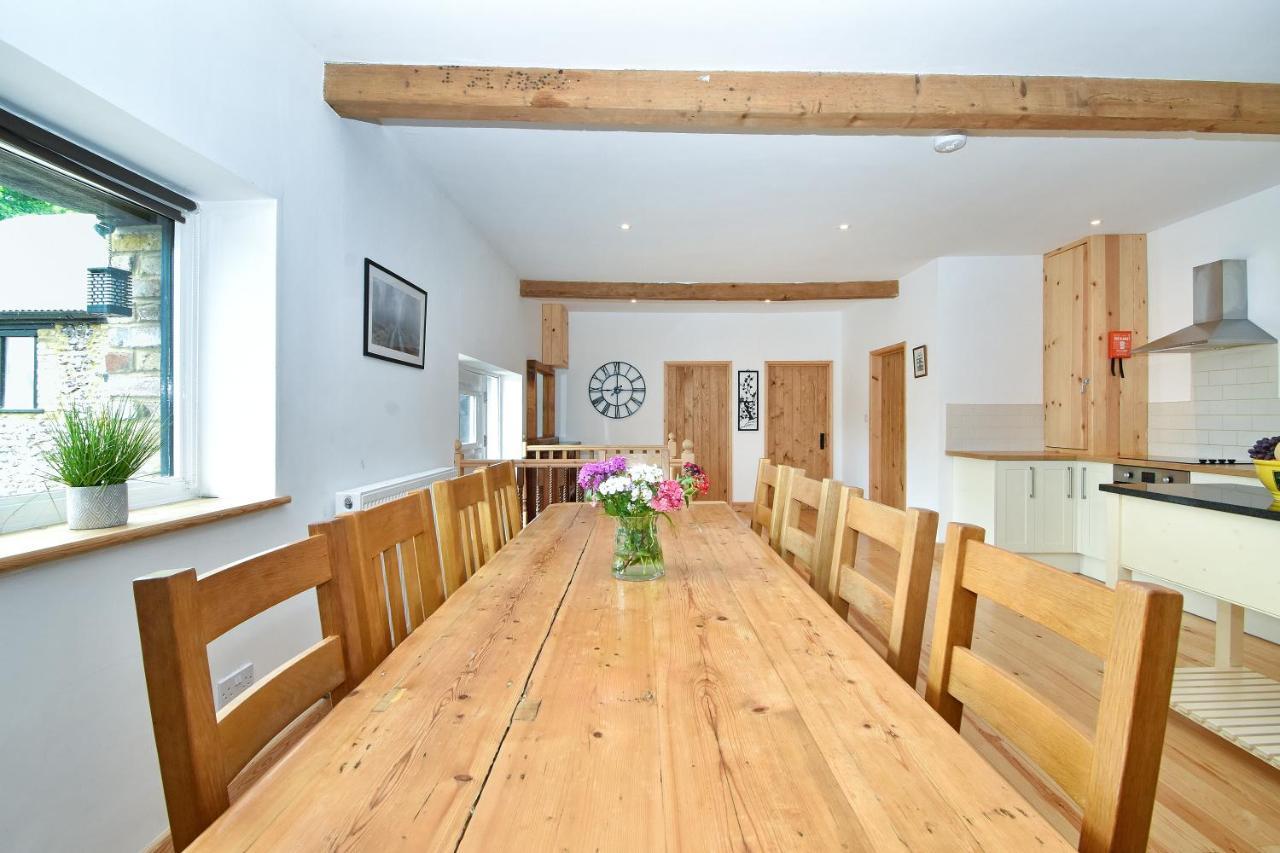 5 Bed Barn Conversion - With Private Hot Tub *